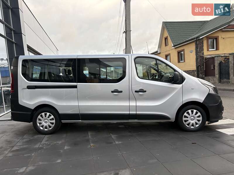 Мінівен Nissan NV300