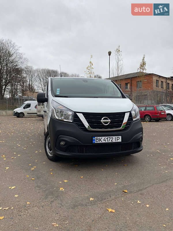 Легковые Nissan NV300