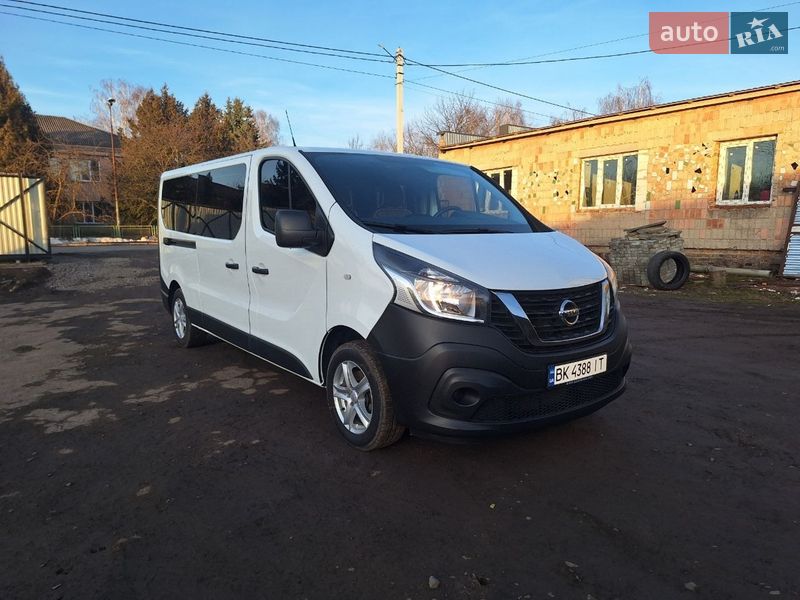 Мінівен Nissan NV300