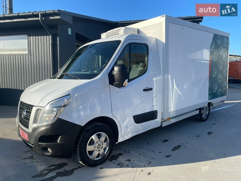 Вантажівки Nissan NV400