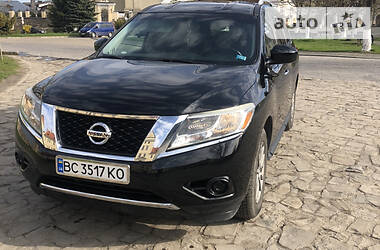 Nissan Pathfinder SV 2014