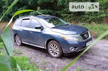 Nissan Pathfinder  SV 4X4 2015