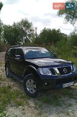Nissan Pathfinder  2011