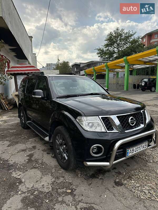 Позашляховик / Кросовер Nissan Pathfinder