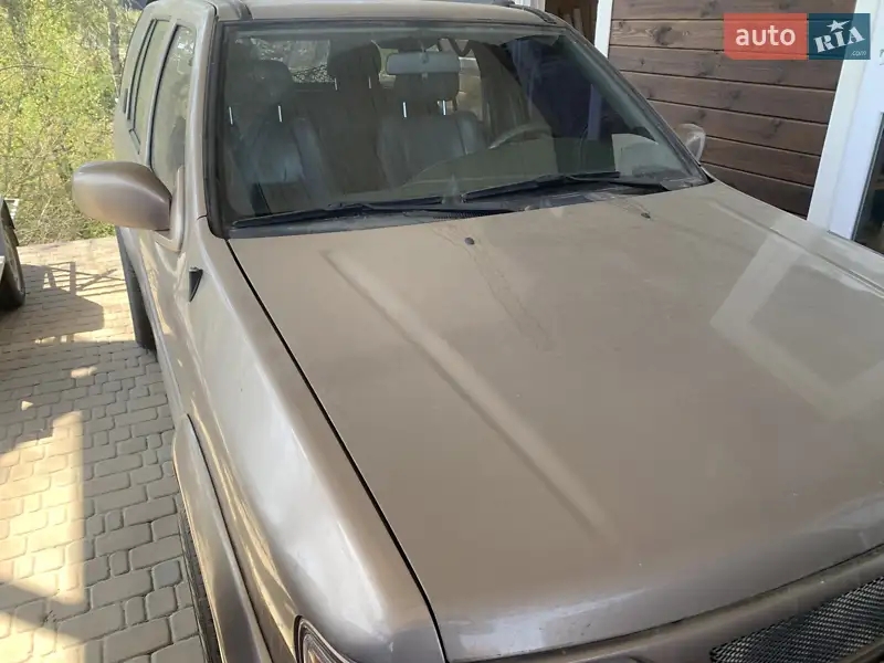 Nissan Pathfinder 1998