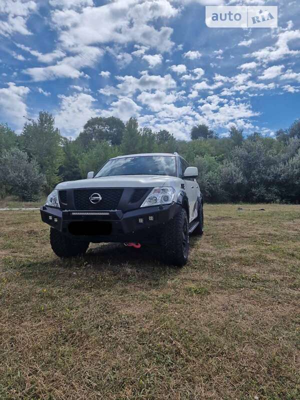 Універсал Nissan Patrol