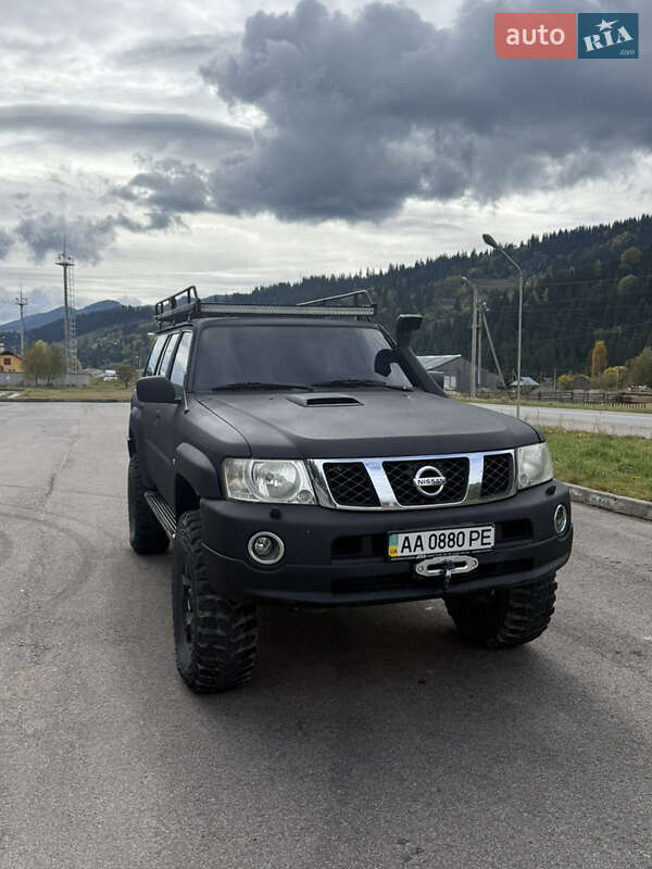 Позашляховик / Кросовер Nissan Patrol