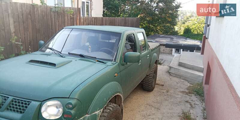 Легковые Nissan Pickup