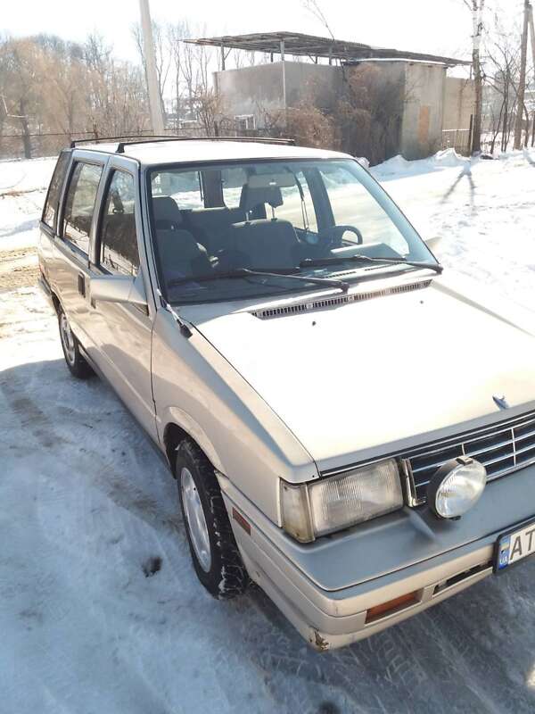 Мінівен Nissan Prairie