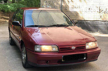 Nissan Primera  1990