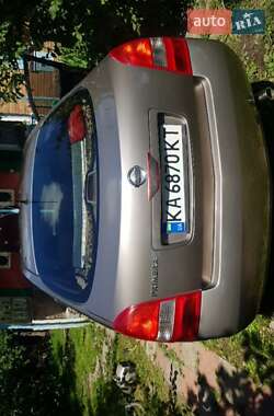Nissan Primera  2005