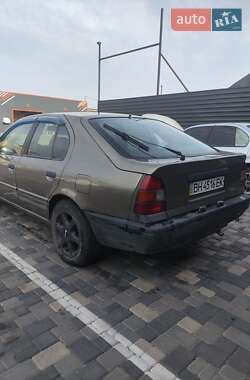 Nissan Primera  1992