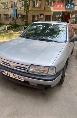 Nissan Primera  1990