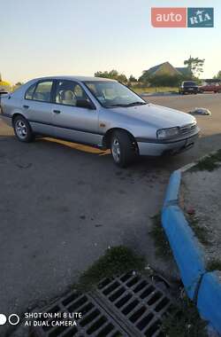 Nissan Primera  1990