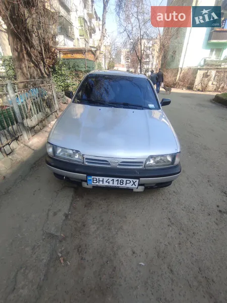 Nissan Primera 1992