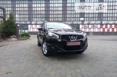 Nissan Qashqai+2  2010