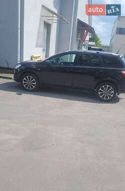 Nissan Qashqai+2 2010