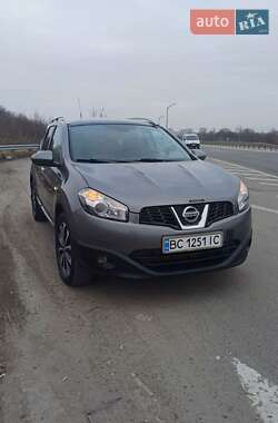 Nissan Qashqai+2  2011