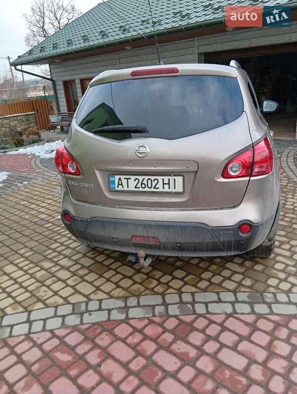 Легковые Nissan Qashqai+2