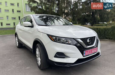 Nissan Rogue Sport  2021