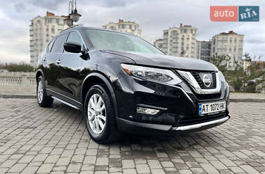 Nissan Rogue SV AWD 4 x 4 2018