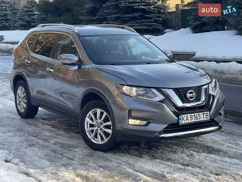 Позашляховик / Кросовер Nissan Rogue