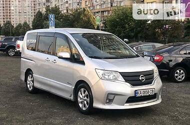 Nissan Serena  2013