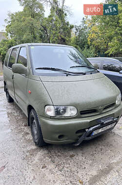 Nissan Serena 1999