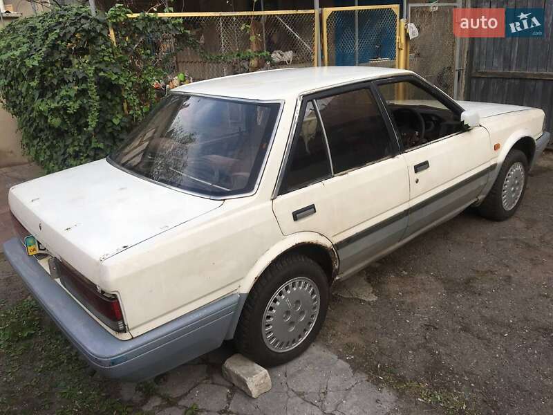 Легковые Nissan Stanza