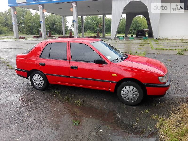 Седан Nissan Sunny