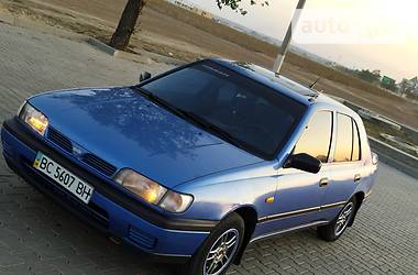 Nissan Sunny  1995