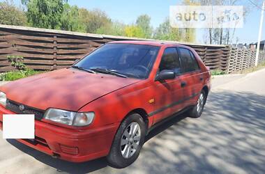 Nissan Sunny  1992