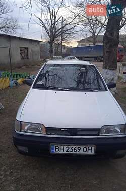 Nissan Sunny  1992