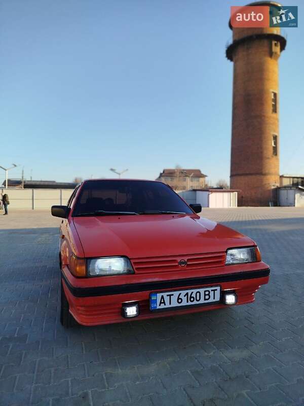 Хетчбек Nissan Sunny