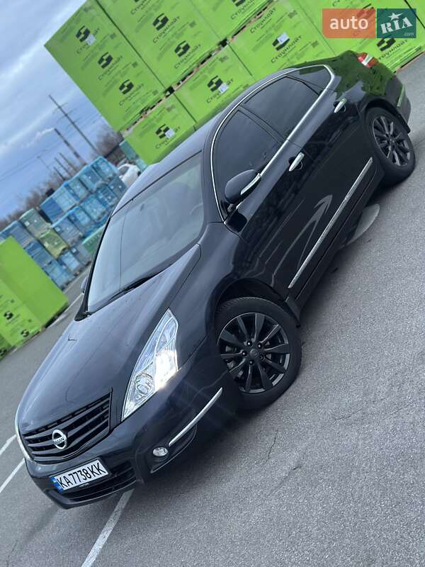 Седан Nissan Teana
