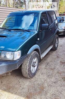 Nissan Terrano II  2001