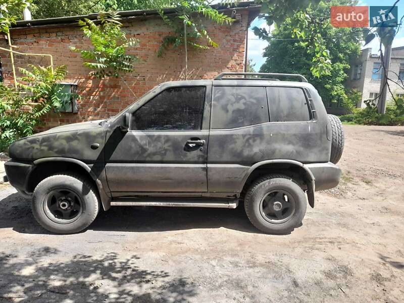 Позашляховик / Кросовер Nissan Terrano II