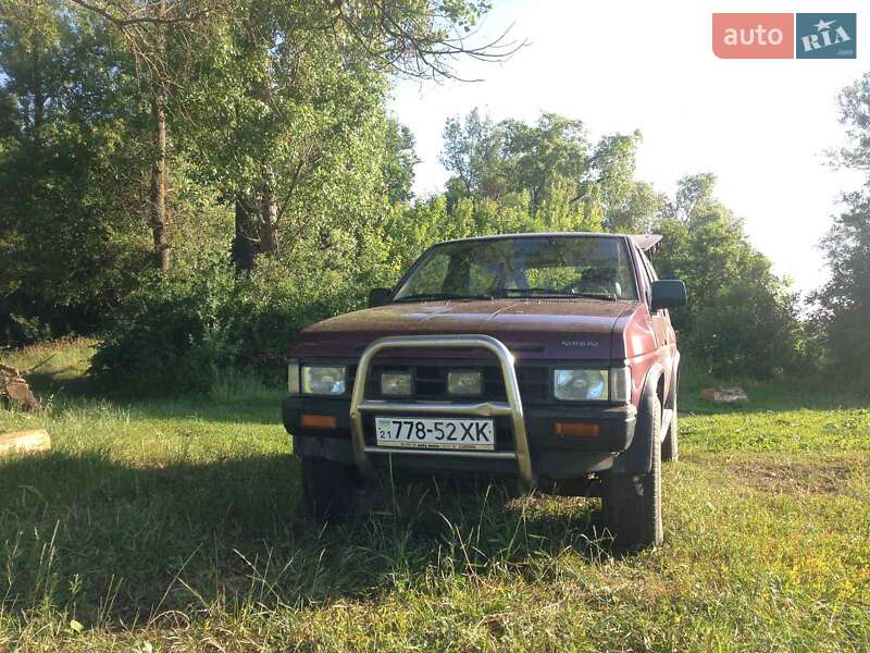 Позашляховик / Кросовер Nissan Terrano