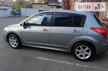 Nissan TIIDA  2011