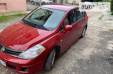 Nissan TIIDA  2011