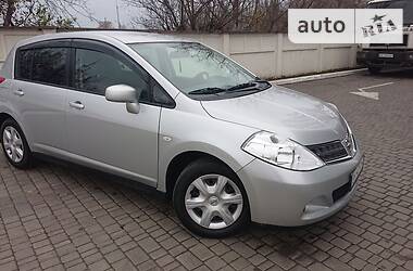 Nissan TIIDA  2011