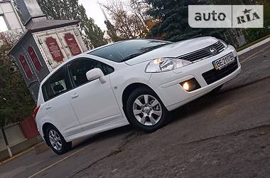 Nissan TIIDA  2012