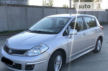 Nissan TIIDA  2011