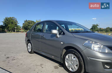 Nissan TIIDA 2012