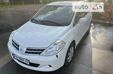 Nissan TIIDA  2010