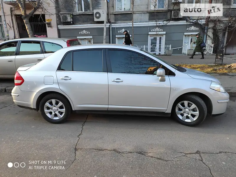 Nissan TIIDA