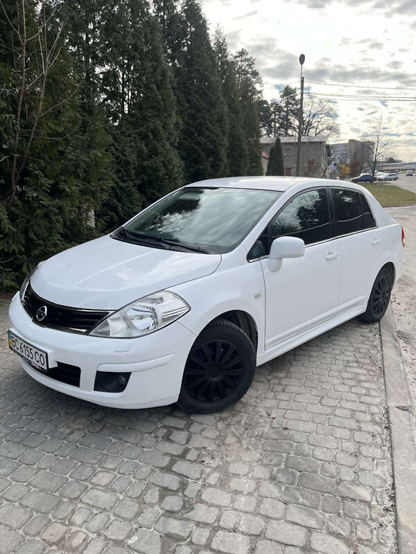 Седан Nissan TIIDA