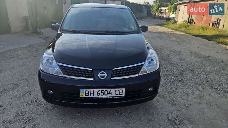 Седан Nissan TIIDA
