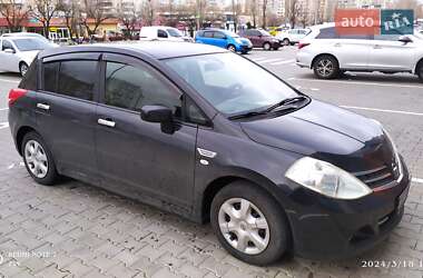 Nissan TIIDA  2011