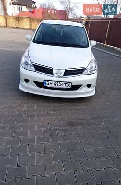 Nissan TIIDA  2011